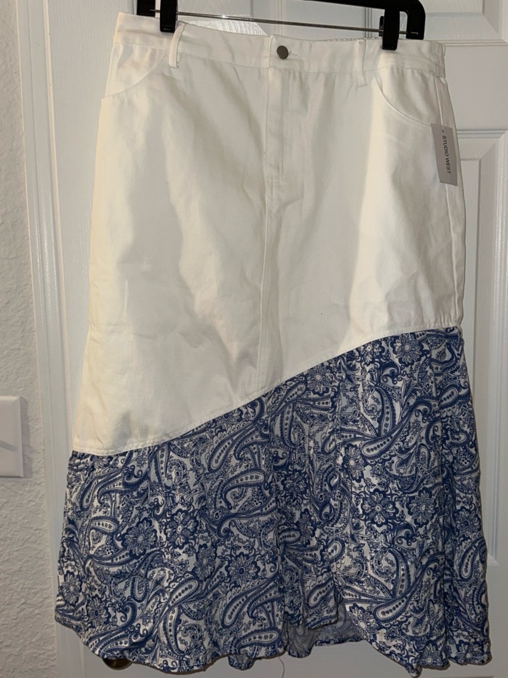 NEW Women's white and blue paisley/denim skirt